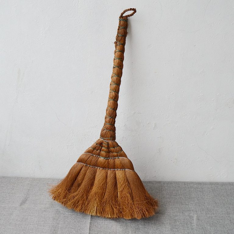Handmade brown hair broom Thinge Broom