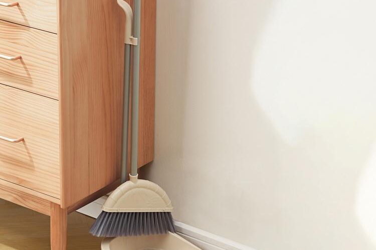 Plastic Broom Set for Household Cleaning with Dustpan